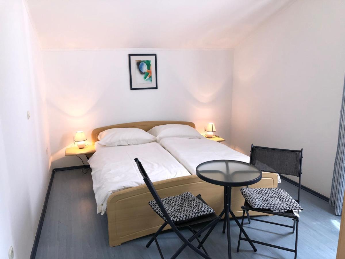 Apartments Mikelic Kampor Eksteriør bilde