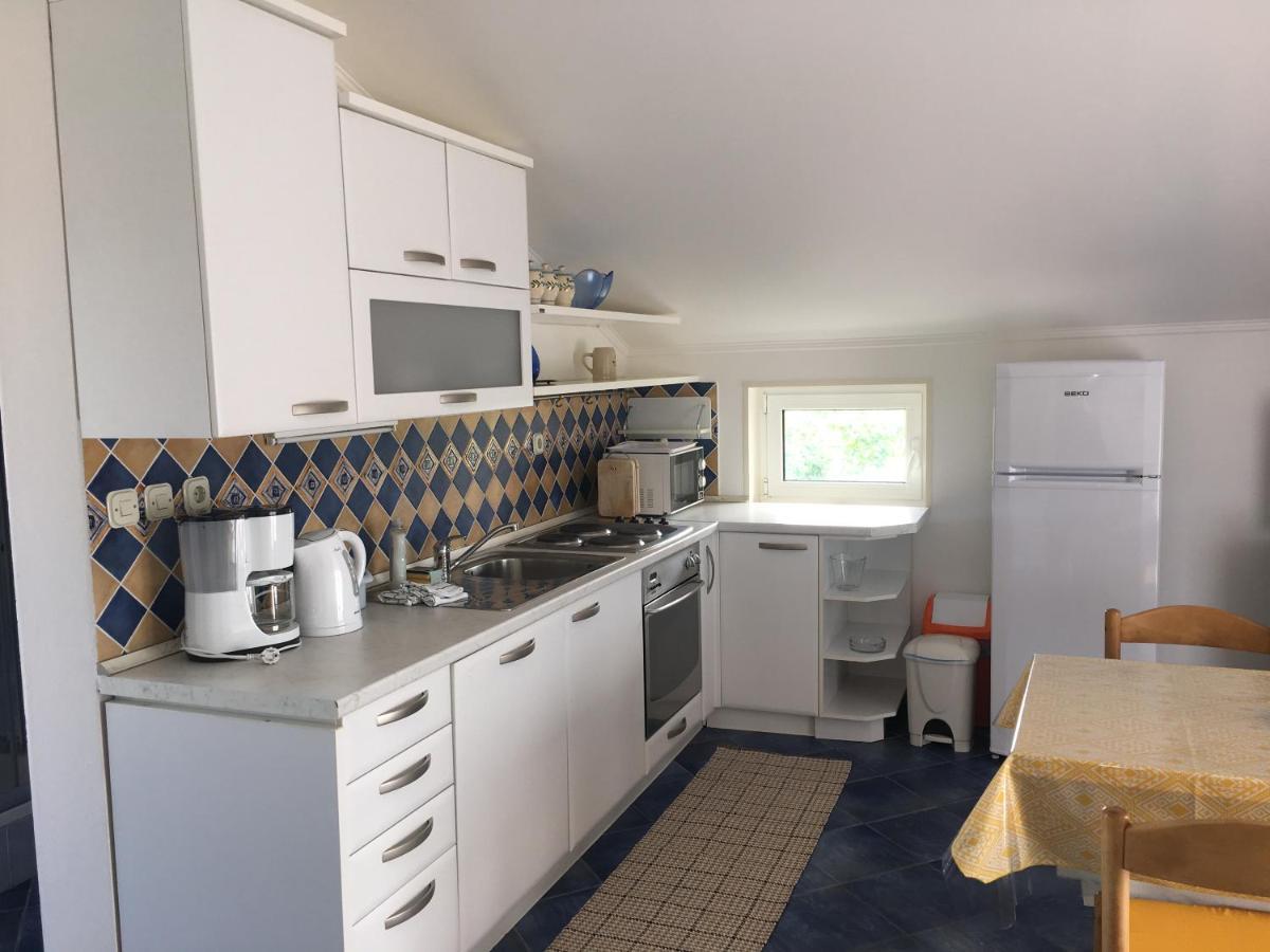 Apartments Mikelic Kampor Eksteriør bilde