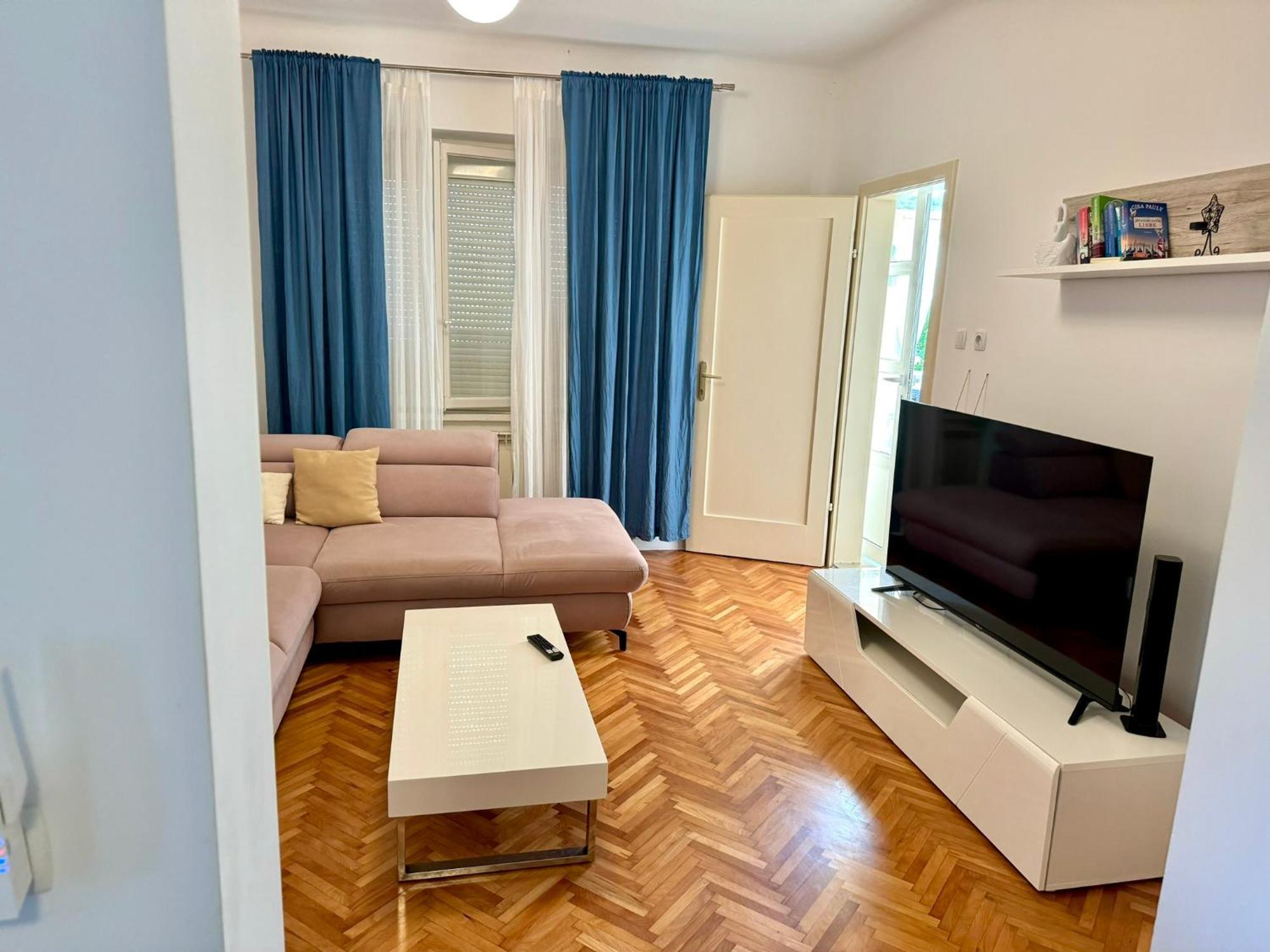 Apartments Mikelic Kampor Eksteriør bilde