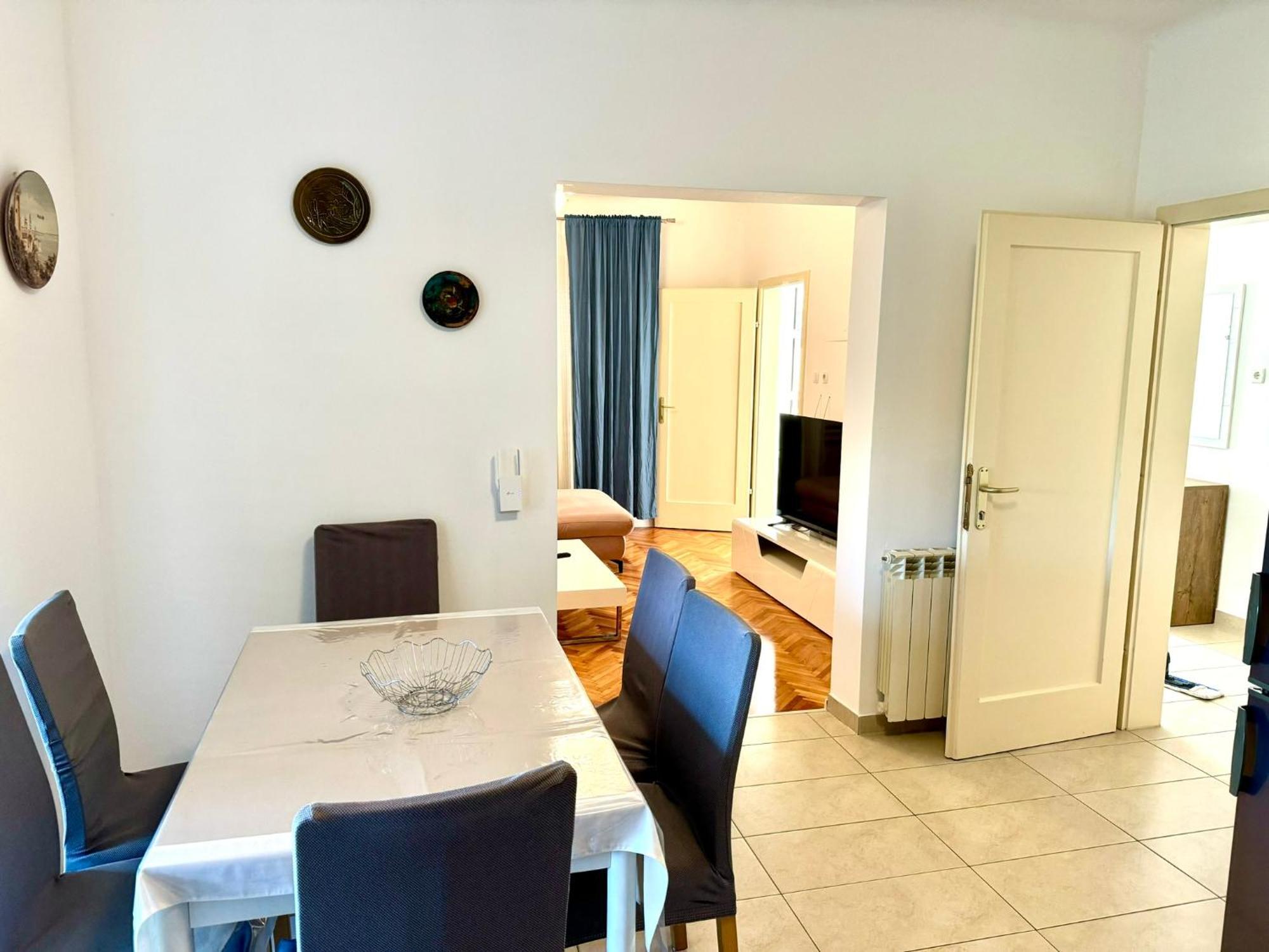Apartments Mikelic Kampor Eksteriør bilde